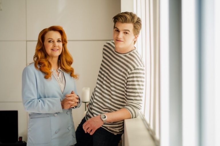 RENEE O'CONNOR – OFFICIAL WEBSITE